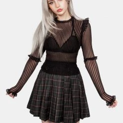 MET1 Women Mourning Ruffle Top