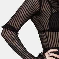 MET1 Women Mourning Ruffle Top