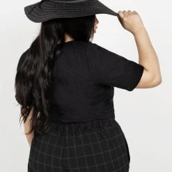 MET1 Broderie Boxy Fit Tee