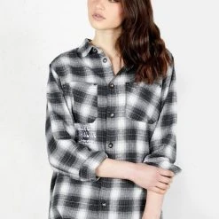 MET1 Escape Plaid Shirt Clothing