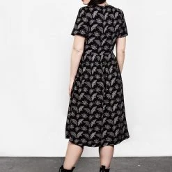 LVT1 MORTMOTH SHORT SLEEVE MIDI DRESS 19 LVT1 MORTMOTH SHORT SLEEVE MIDI DRESS