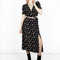 LVT1 MORTMOTH WRAP CROP TOP Coming Soon 11 LVT1 MORTMOTH WRAP CROP TOP Coming Soon